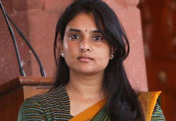 eggs war,ramya nambisan,pakistan,bjp,eggs attack on ramya  ఆ హీరోయిన్ పై కోడిగుడ్ల దాడి!